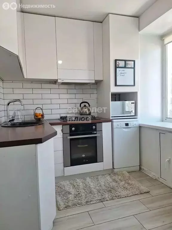 3-комнатная квартира: Ижевск, улица Орджоникидзе, 25А (49 м) - Фото 1