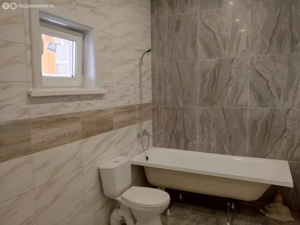 Дом в село Хомутово, Депутатская улица (220 м) - Фото 2