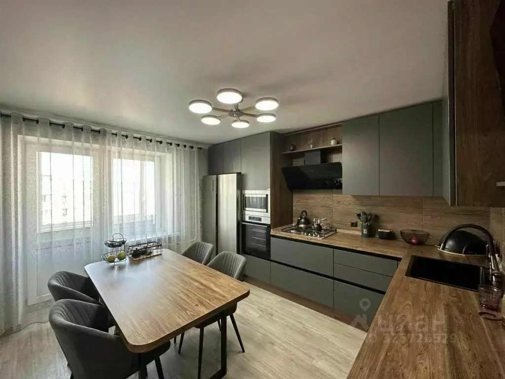 2-к кв. Саратовская область, Саратов ул. Усть-Курдюмская, 1 (72.8 м) - Фото 1