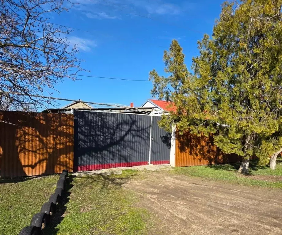 Дом в Крым, Черноморский район, Медведевское с/пос, с. Медведево ул. ... - Фото 2