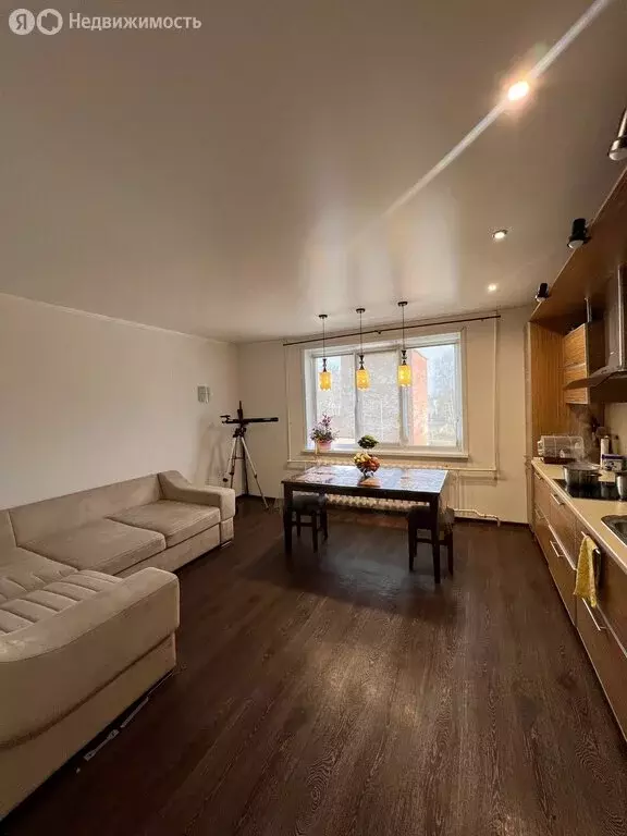 3-комнатная квартира: Нижнекамск, проспект Химиков, 8 (67.3 м) - Фото 1