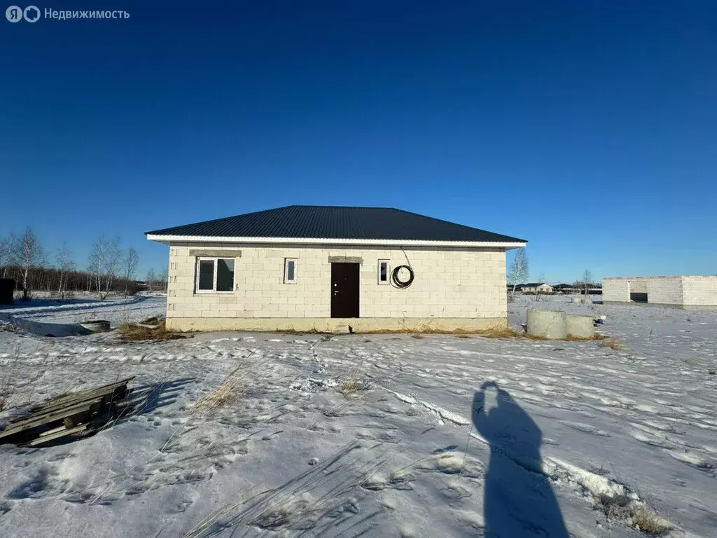 Дом в Красноармейский округ, деревня Круглое, улица Смирных (120 м) - Фото 1