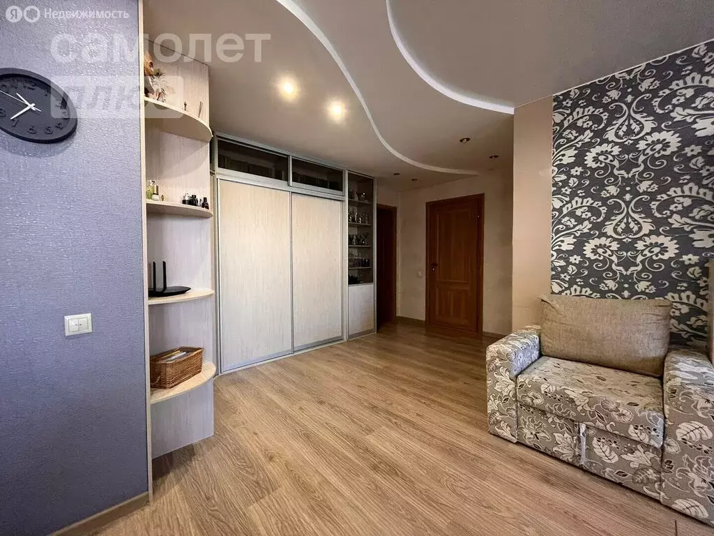 2-комнатная квартира: Тюмень, улица Станислава Карнацевича, 14 (70 м) - Фото 0