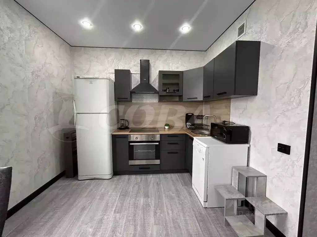 2-к кв. Тюменская область, Тюмень ул. Краснооктябрьская, 8 (61.0 м) - Фото 0