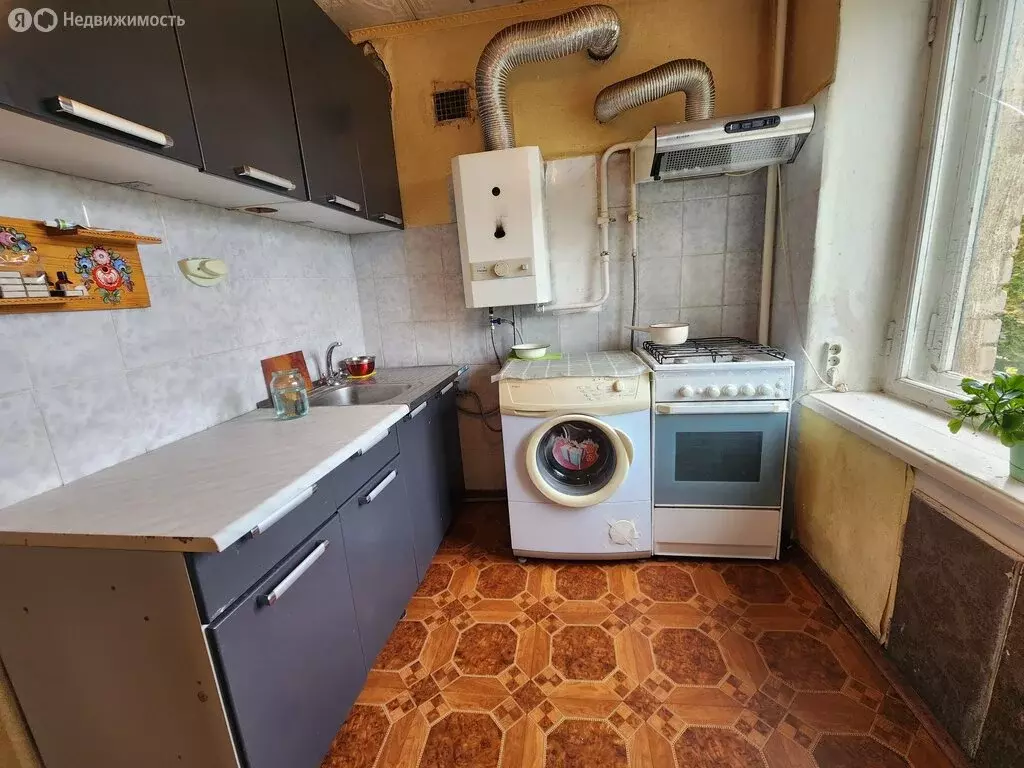 3-комнатная квартира: Великие Луки, улица Гастелло, 6 (61.7 м) - Фото 1