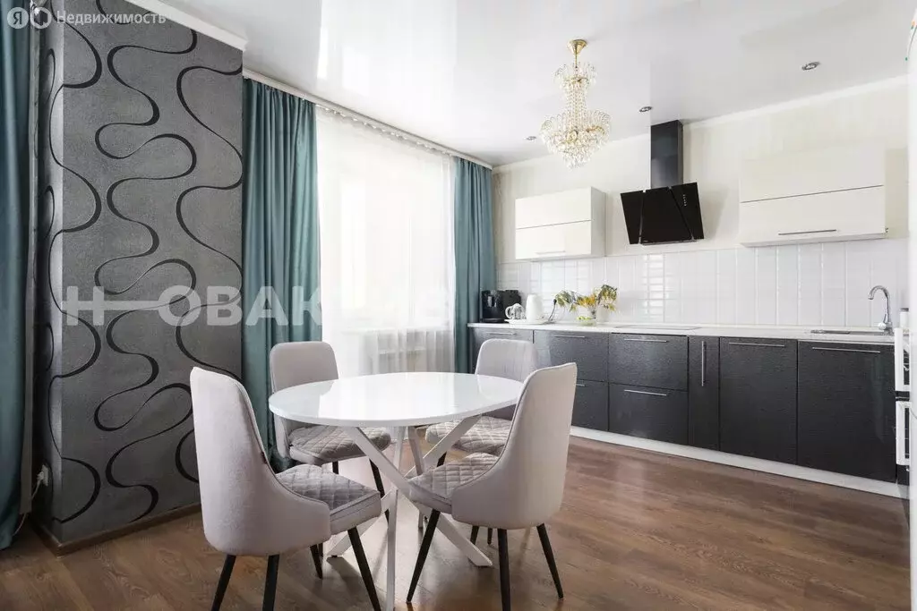 3-комнатная квартира: Новосибирск, улица Дуси Ковальчук, 250 (101.8 м) - Фото 1