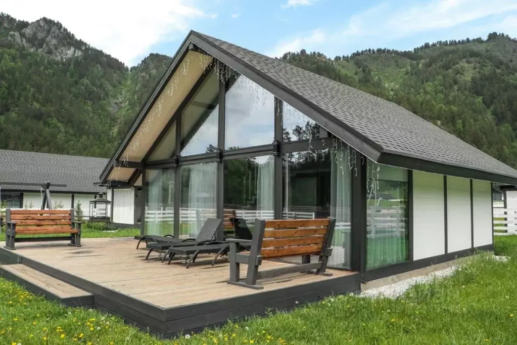 Дом в Алтай, Чемальский район, с. Чепош Чемальский тракт, 15-й км, ... - Фото 1