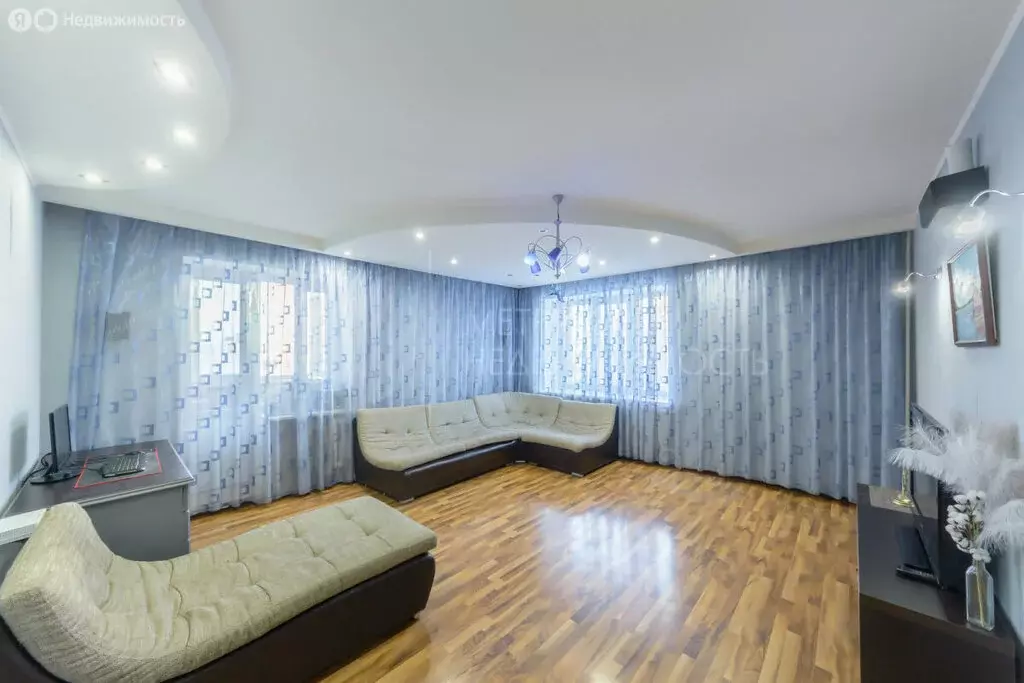 2-комнатная квартира: Тюмень, улица Мельникайте, 125А (71 м) - Фото 1