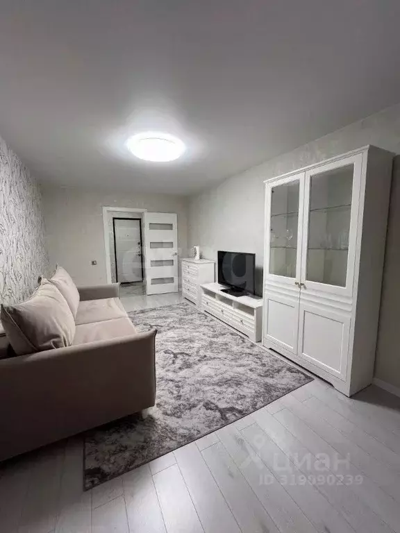 1-к кв. Татарстан, Казань Ленинградская ул., 19В (30.0 м) - Фото 0