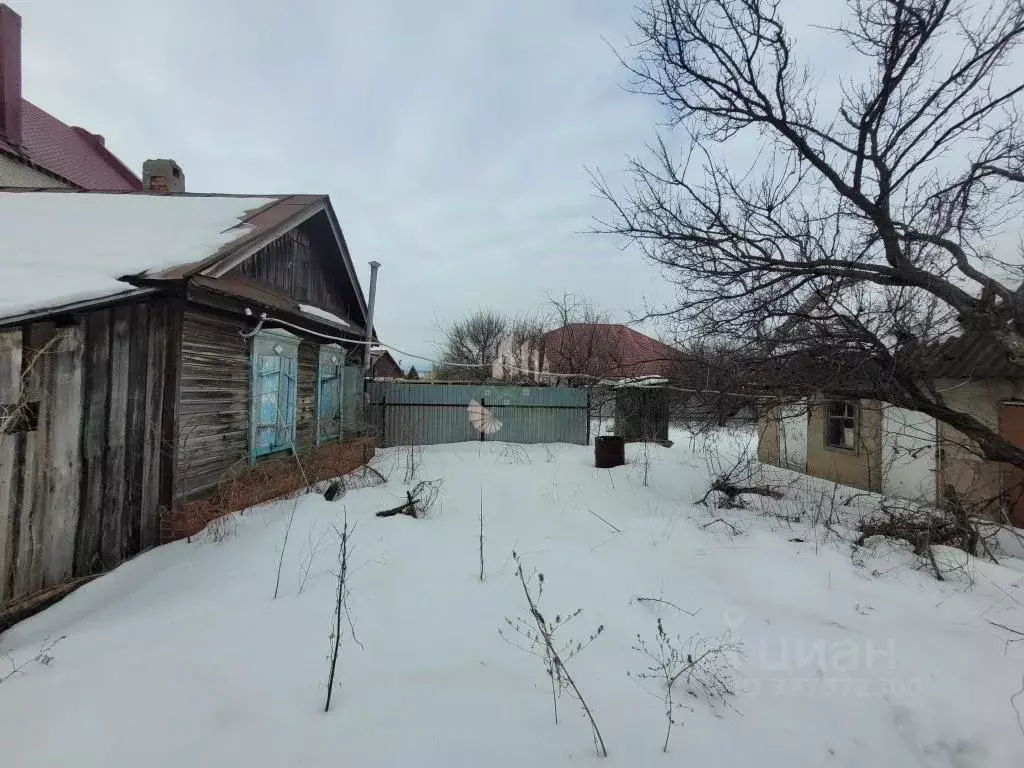 Дом в Саратовская область, Энгельс Западная ул., 80 (30 м) - Фото 1