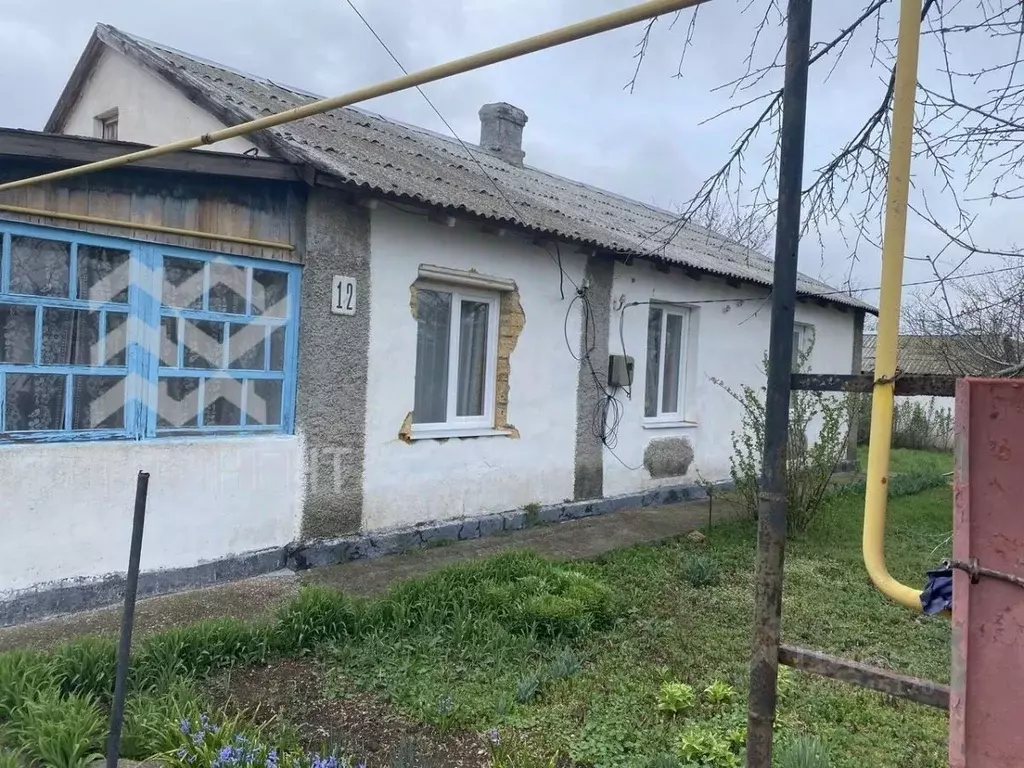 Дом в Крым, Черноморский район, с. Кировское ул. 50 лет СССР (76 м) - Фото 1