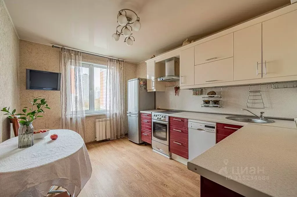2-к кв. Свердловская область, Екатеринбург пер. Фонвизина, 9 (65.4 м) - Фото 0