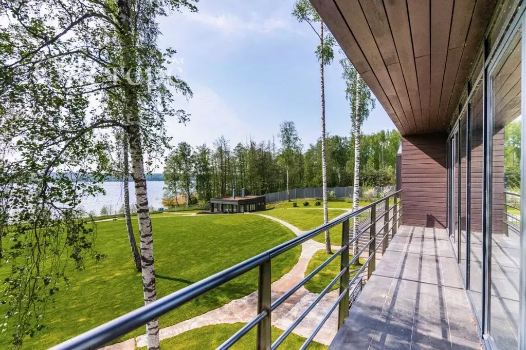 Дом в Ленинградская область, Выборгский район, Рощинское городское ... - Фото 2