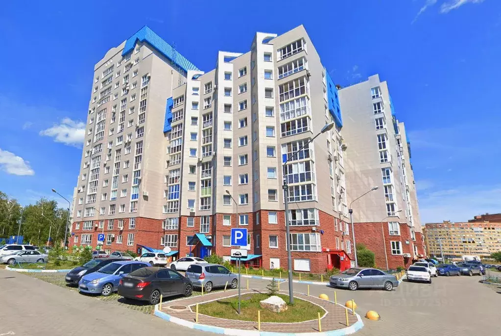 2-к кв. Омская область, Омск просп. Комарова, 21к2 (60.6 м) - Фото 0