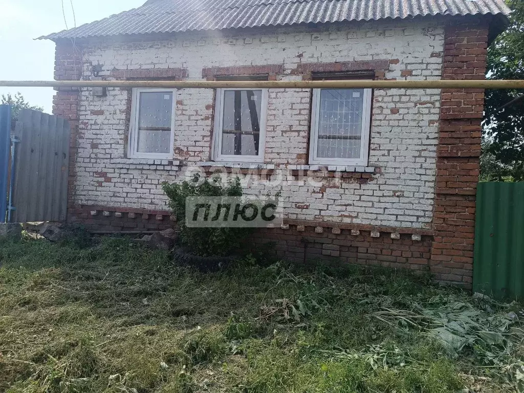 Дом в Курская область, Октябрьский район, Лобазовский сельсовет, с. ... - Фото 1