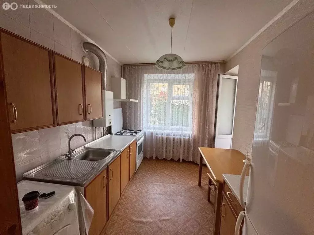 3-комнатная квартира: Каменск-Шахтинский, переулок Башкевича, 117 (61 ... - Фото 2