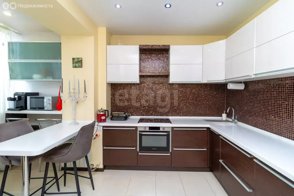 2-комнатная квартира: Тюмень, улица Муравленко, 13 (55.8 м) - Фото 2