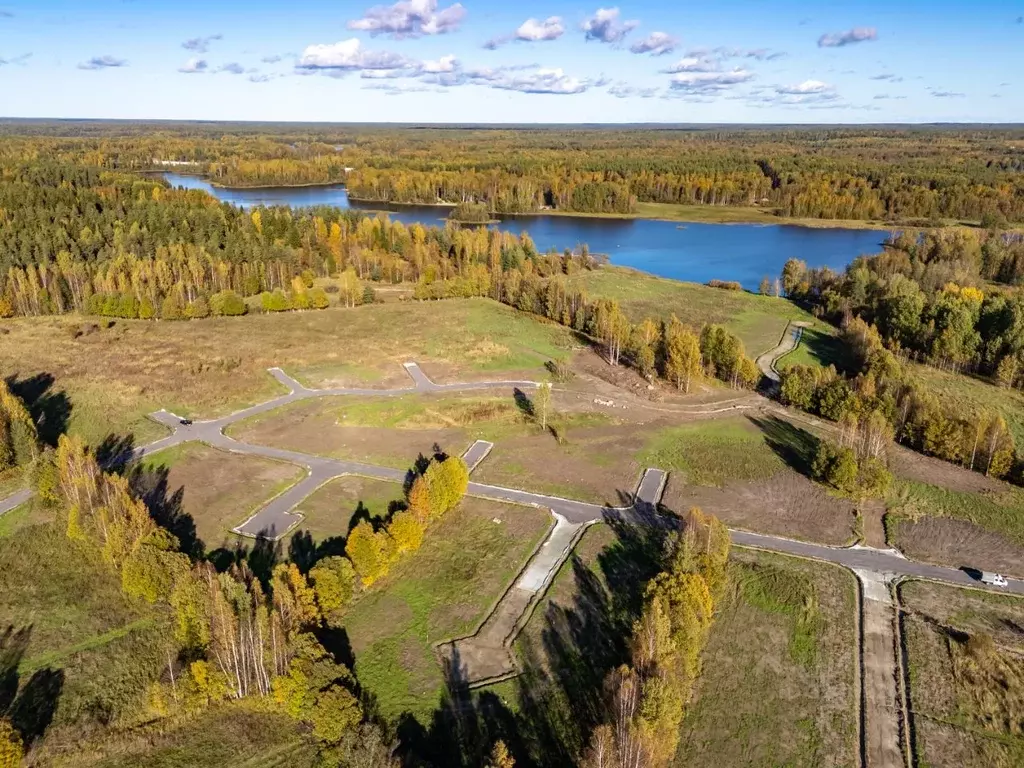 Участок в Ленинградская область, Приозерский район, Ромашкинское ... - Фото 1