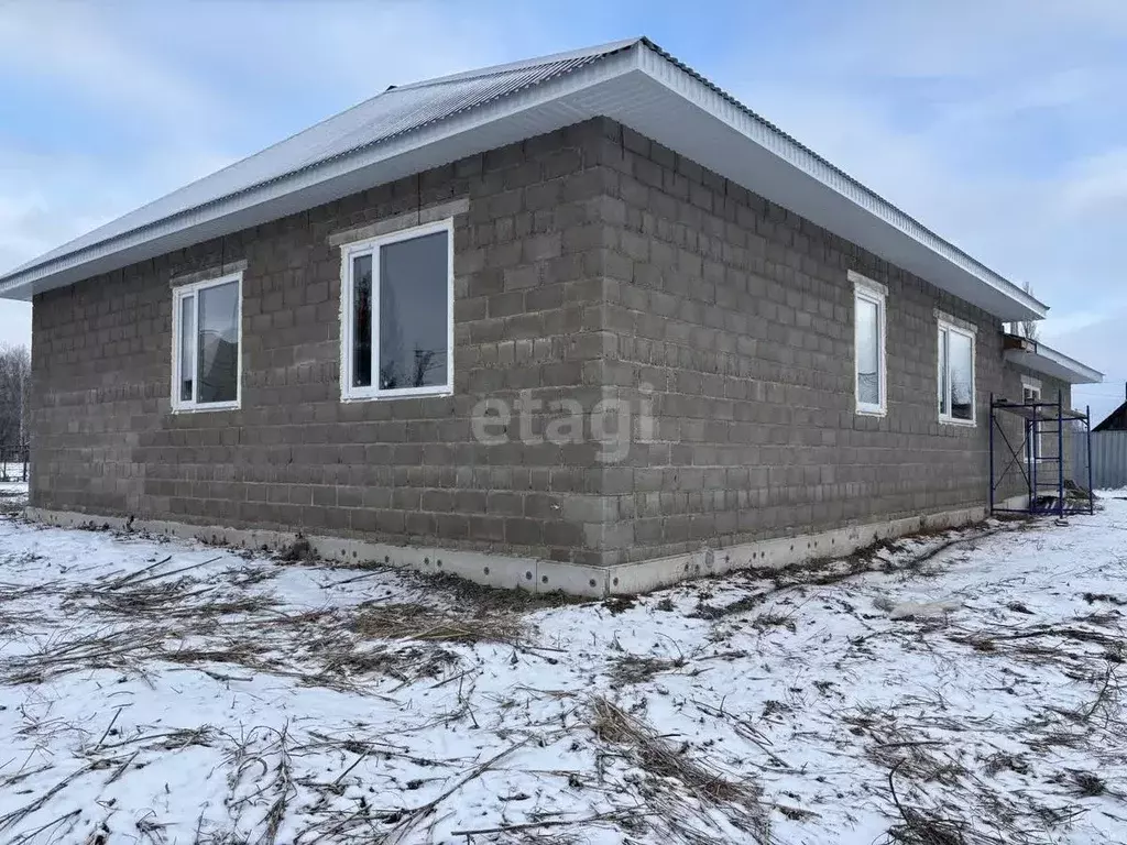 Дом в Башкортостан, Стерлитамакский район, с. Наумовка ул. 70 лет ... - Фото 1