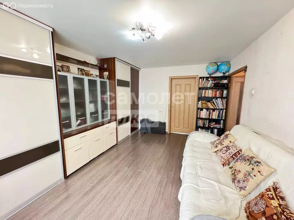 3-комнатная квартира: Ижевск, Молодёжная улица, 49 (54.8 м) - Фото 0