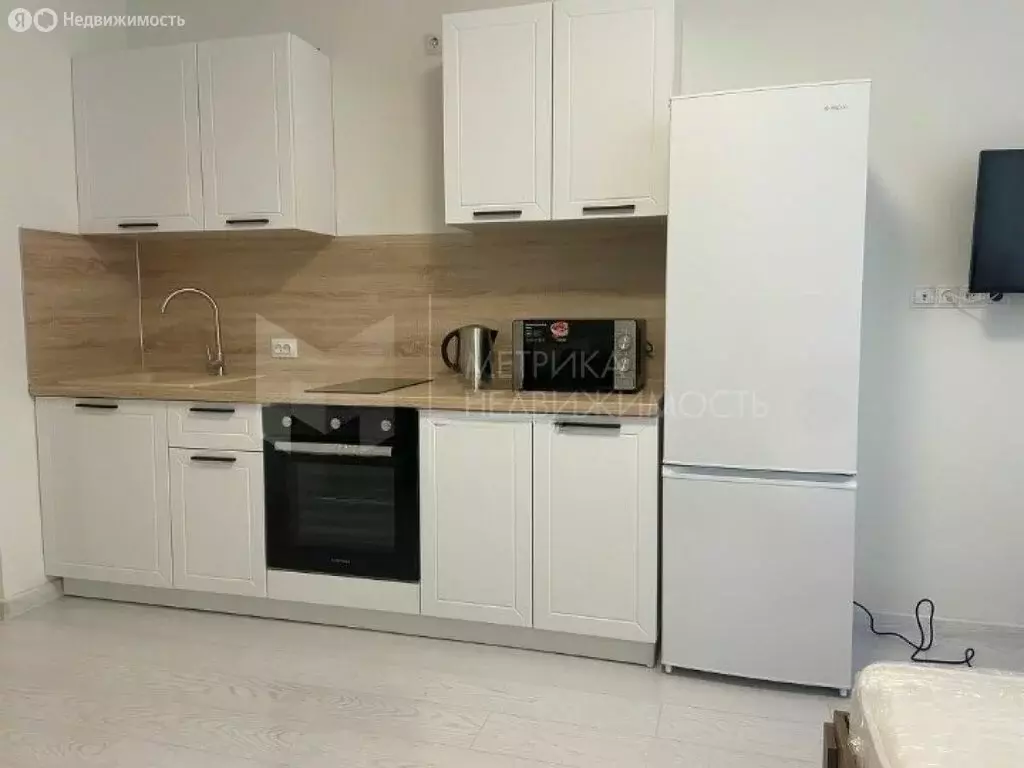 Квартира-студия: Тюмень, улица Ю.-Р.Г. Эрвье, 38 (28 м) - Фото 2