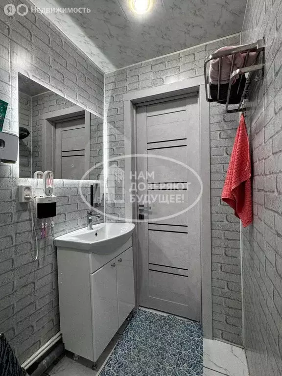 2-комнатная квартира: Чусовой, Октябрьская улица, 4 (50 м) - Фото 1