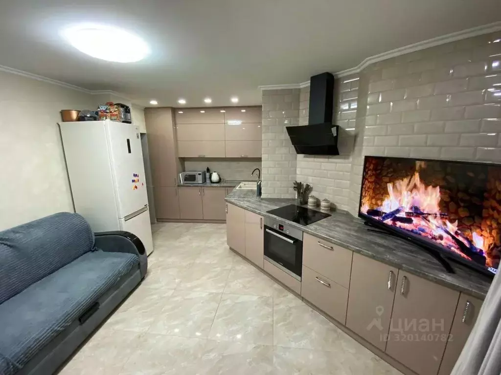 3-к кв. Саха (Якутия), Якутск ул. Кальвица, 30 (64.0 м) - Фото 1