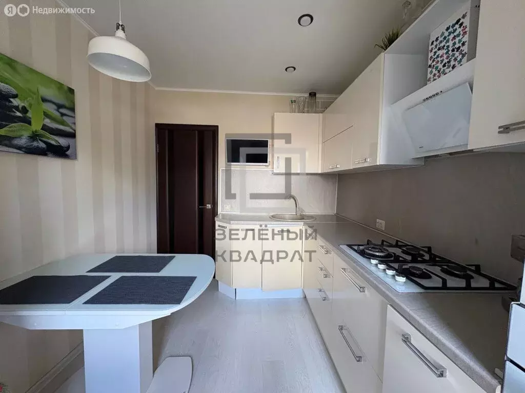 4-комнатная квартира: Стерлитамак, улица Гоголя, 118 (75.2 м) - Фото 1