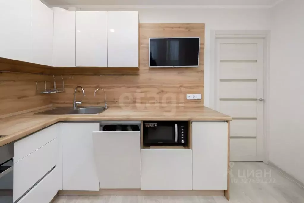 2-к кв. Тюменская область, Тюмень ул. Федюнинского, 58к1 (58.7 м) - Фото 2