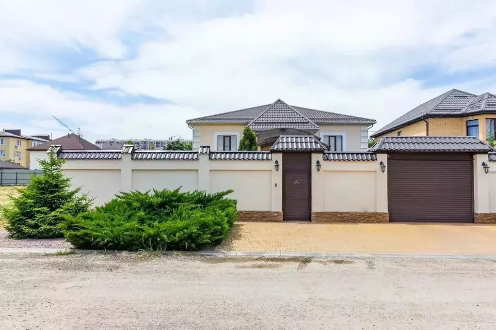 Дом в Краснодарский край, Краснодар ул. Безкровного, 35 (459 м) - Фото 1