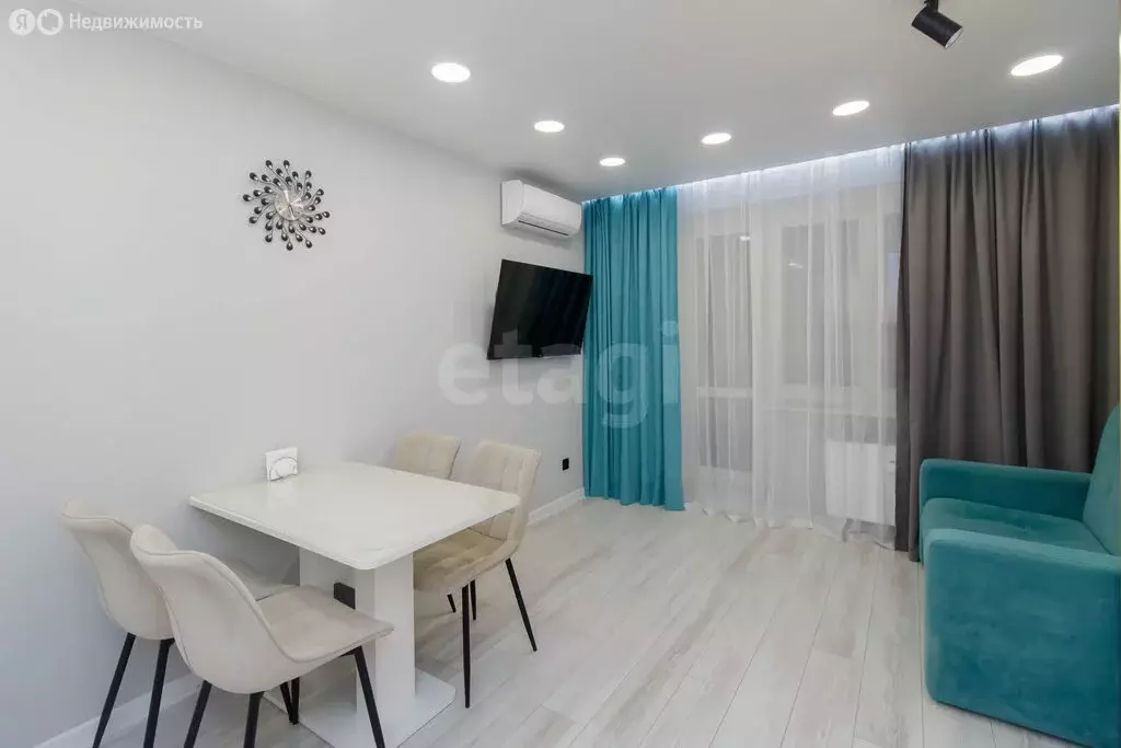 2-комнатная квартира: Тюмень, улица Константина Посьета, 3 (67.4 м) - Фото 1