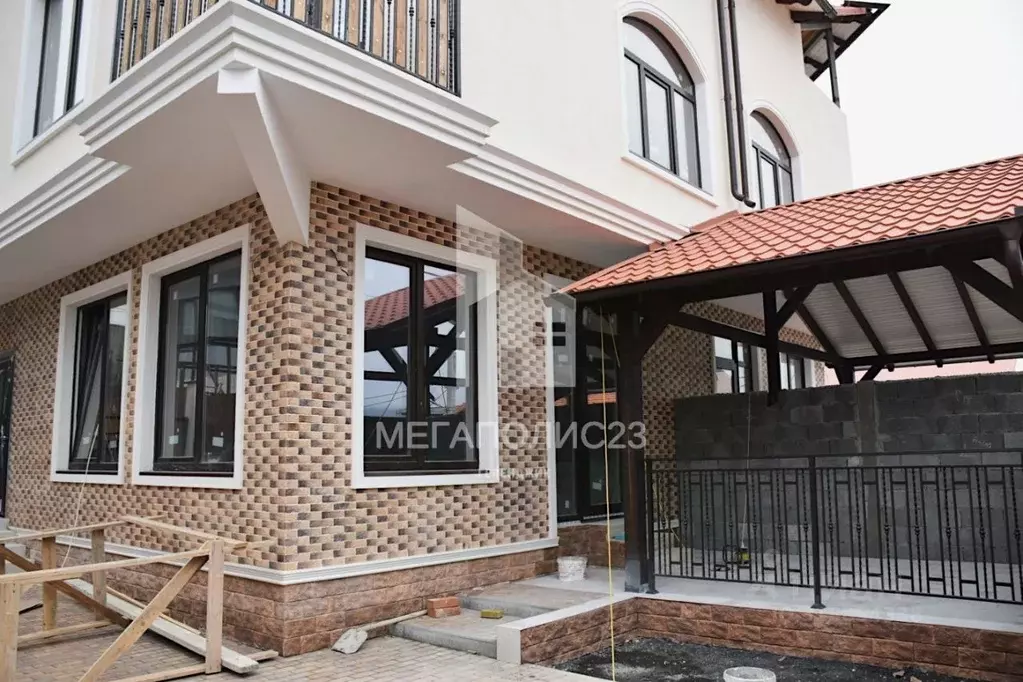 Дом в Краснодарский край, Геленджик ул. Рыбникова, 50к1 (170 м) - Фото 0