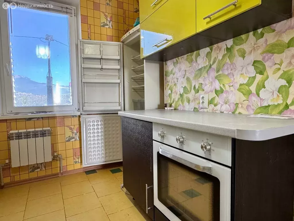 3-комнатная квартира: Алушта, улица 60 лет СССР, 16 (73.2 м) - Фото 2