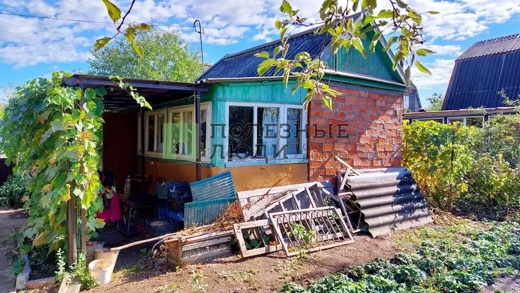 Дом в Саратовская область, Энгельсский район, Красноярское ... - Фото 1