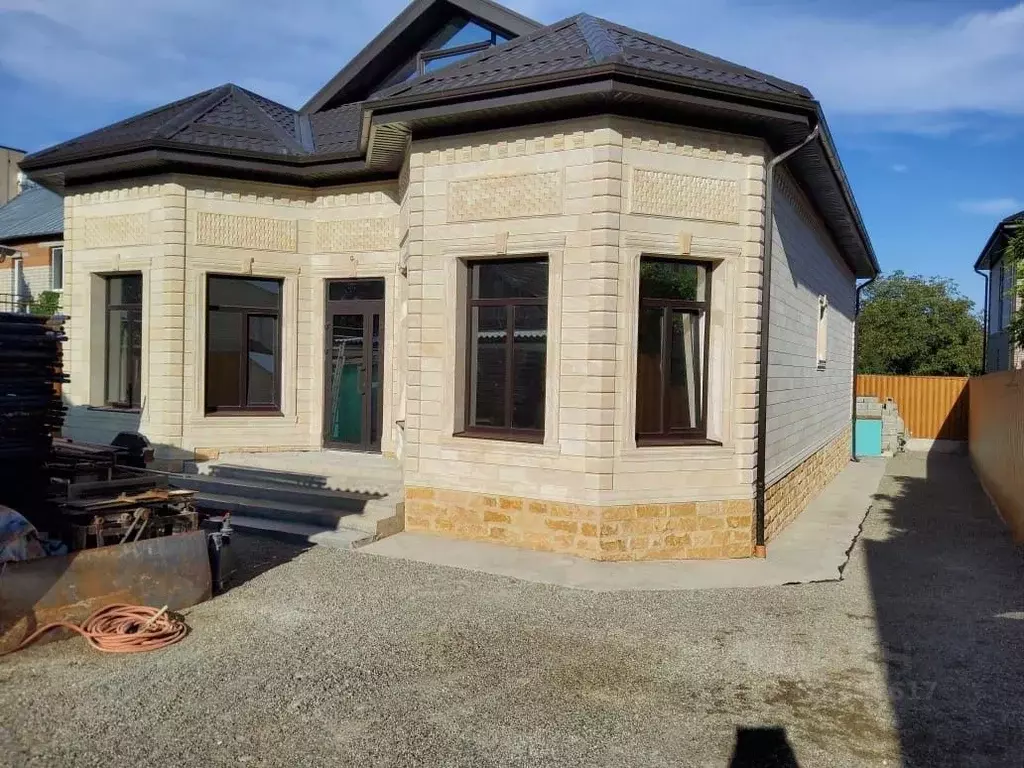 Дом в Ставропольский край, Ставрополь №26 мкр, ул. Глинки, 4 (250 м) - Фото 1