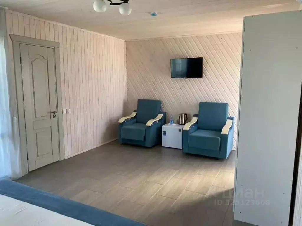 Дом в Ставропольский край, Изобильненский муниципальный округ, пос. ... - Фото 2