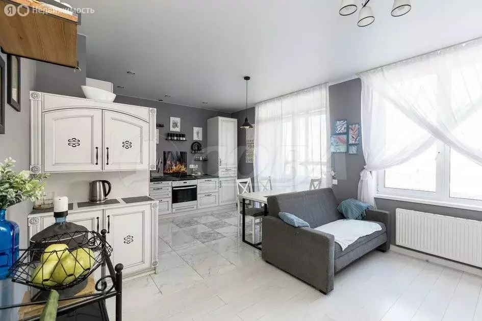 2-комнатная квартира: Тюмень, улица Фармана Салманова, 12 (65 м) - Фото 1
