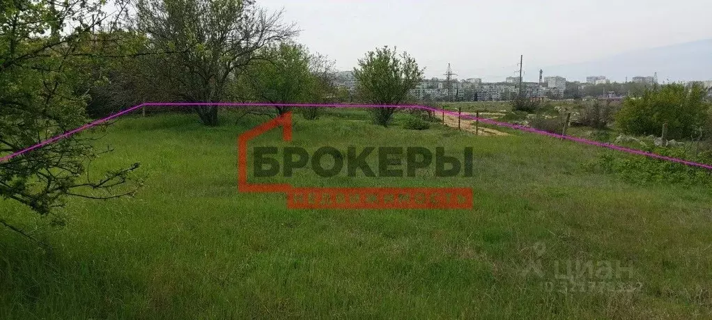 Участок в Севастополь ул. Летчика Наумова, 18 (10.0 сот.) - Фото 2