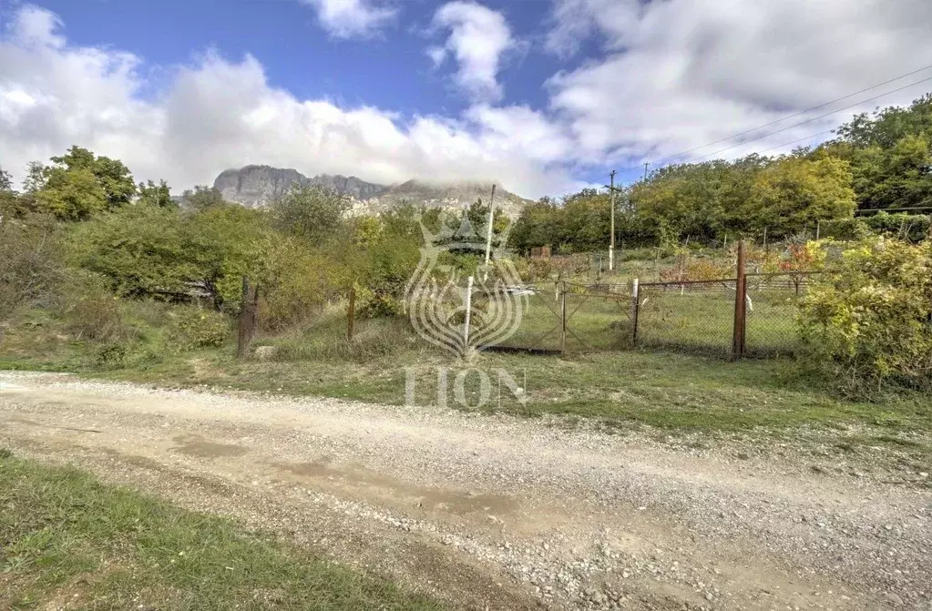 Дом в Крым, Алушта муниципальный округ, с. Лучистое пер. Веселый, 8 ... - Фото 1