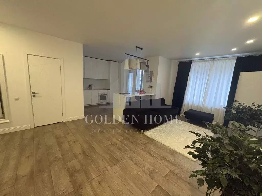 2-к кв. Санкт-Петербург Кременчугская ул., 19к3 (66.7 м) - Фото 1