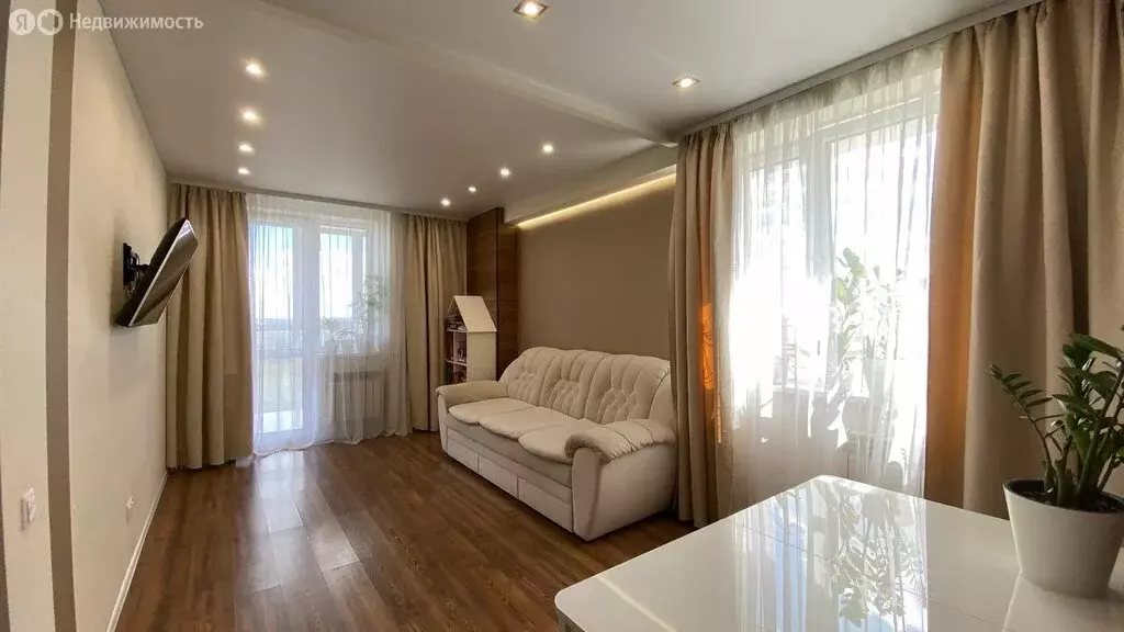 2-комнатная квартира: Киров, Ленинский район, улица Калинина, 40 (56 ... - Фото 1