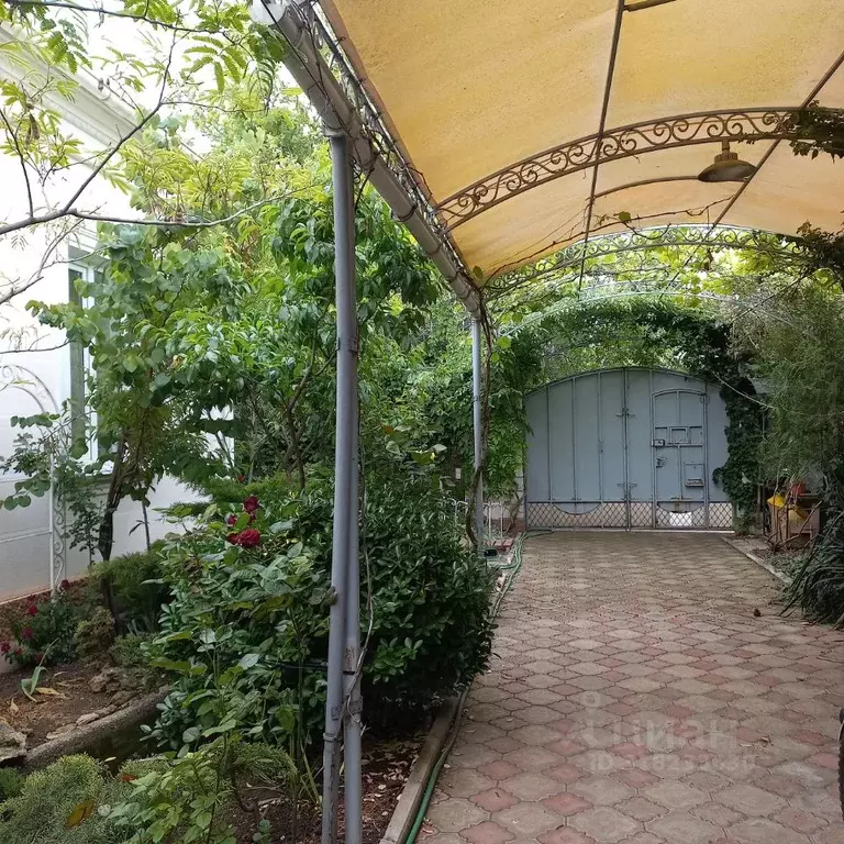 Дом в Крым, Евпатория ул. Демышева, 76/15 (100 м) - Фото 1