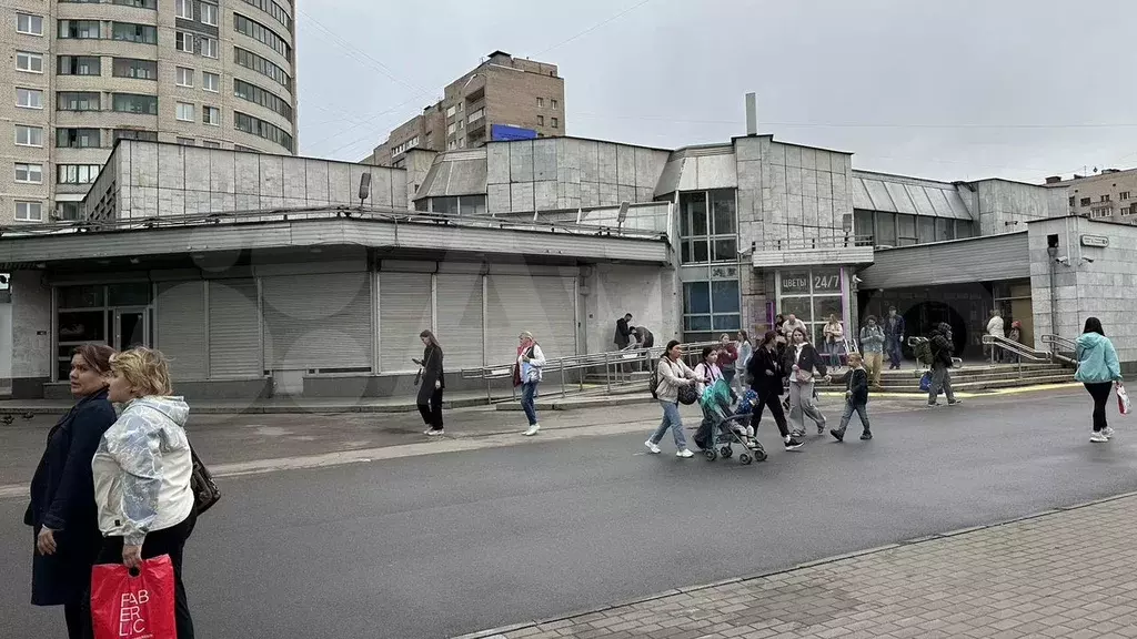 Площадь 25м2 на трафике выход из метро - Фото 1