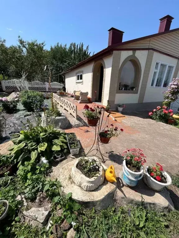 Дом в Орловская область, Мценский район, Чахинское с/пос, с. ... - Фото 1