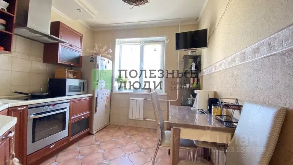 3-к кв. Красноярский край, Красноярск ул. Микуцкого, 2 (64.0 м) - Фото 0