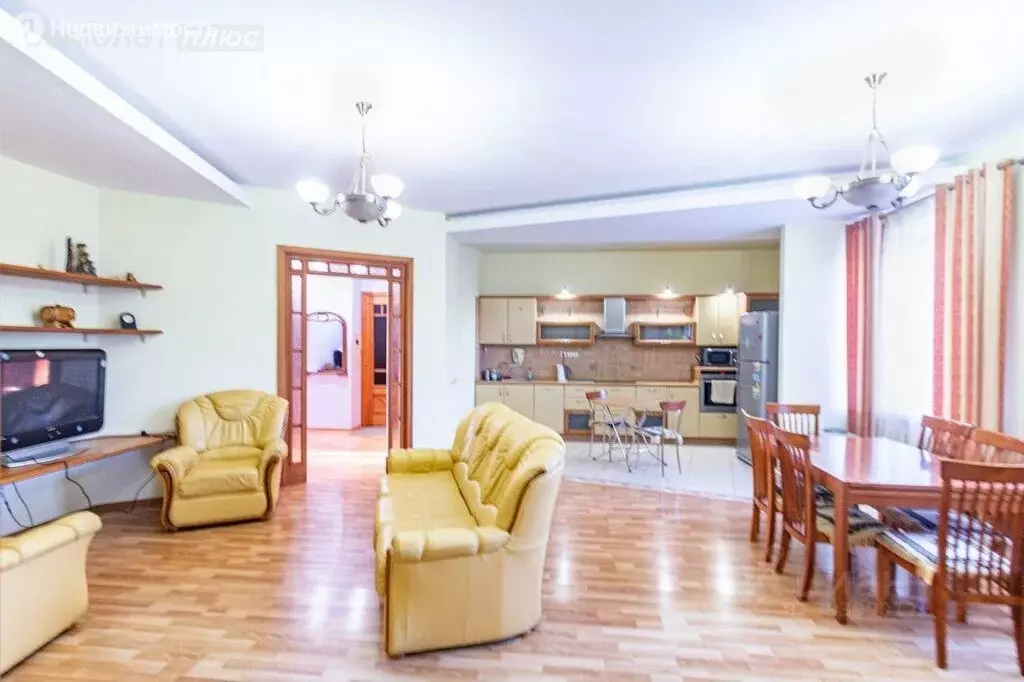 3-комнатная квартира: Омск, улица Чернышевского, 3 (161.4 м) - Фото 1