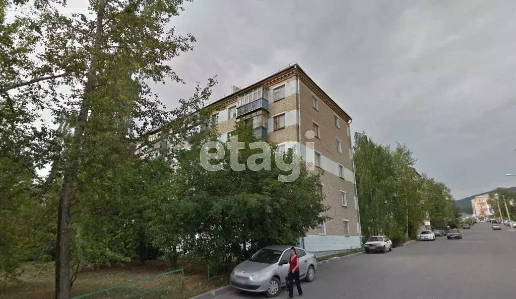 2-комнатная квартира: Златоуст, проспект имени Ю.А. Гагарина, 4-я ... - Фото 2