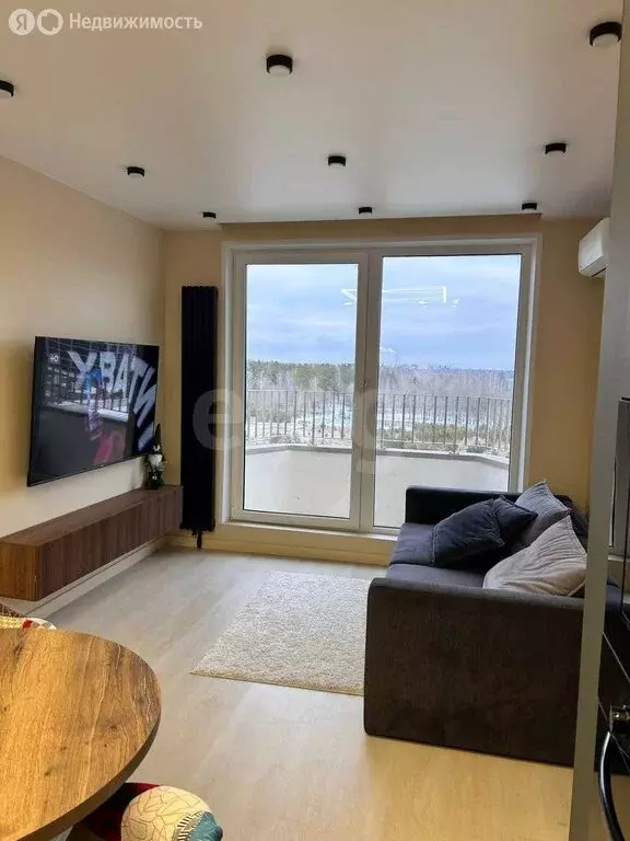 2-комнатная квартира: Тюмень, улица Фармана Салманова, 1 (43.9 м) - Фото 2