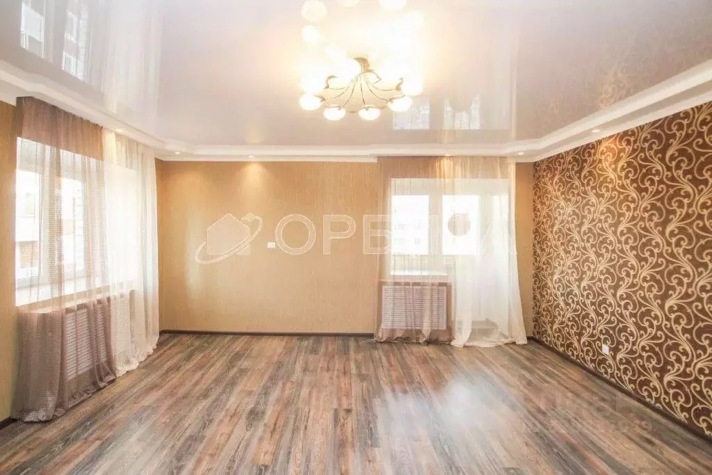 2-к кв. Тюменская область, Тюмень ул. Газовиков, 25к2 (82.2 м) - Фото 1