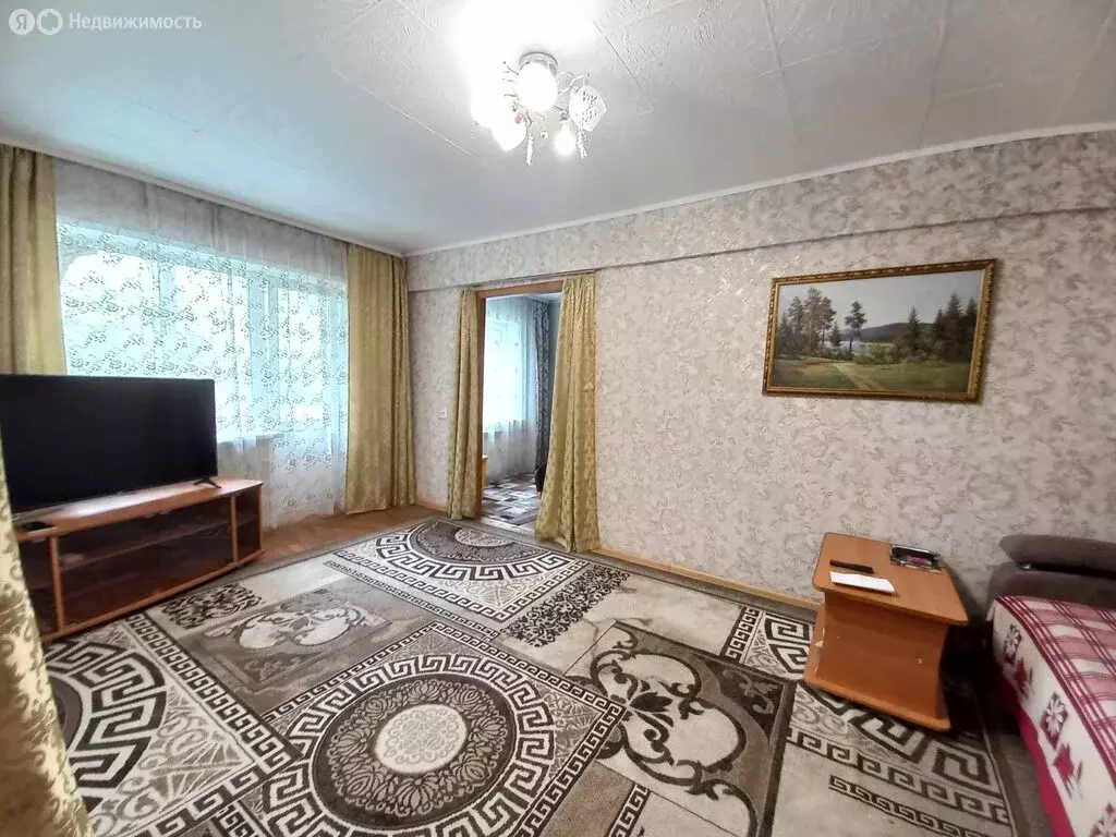 3-комнатная квартира: Усолье-Сибирское, улица Толбухина, 3 (55.3 м) - Фото 0